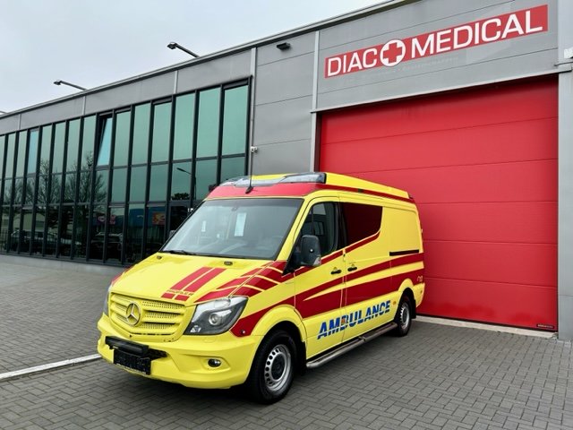 Mercedes-Benz Sprinter 319 CDI Ambulance – 2018 (23150)