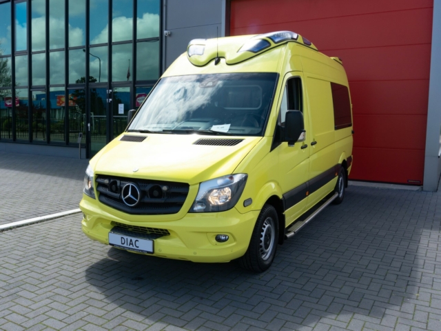 Mercedes-Benz Sprinter 319 CDI Ambulance – 2015 (21100)