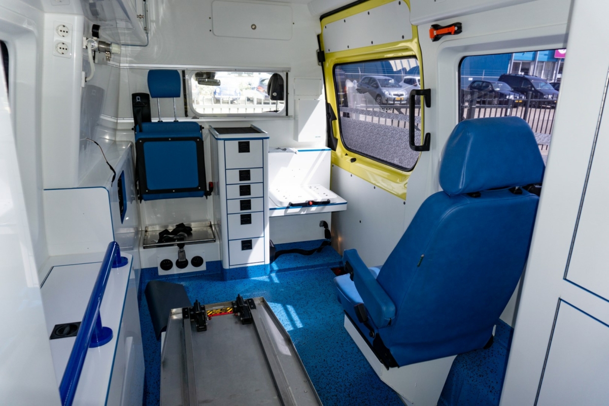 Mercedes-Benz Sprinter 319 CDI Ambulance (5)