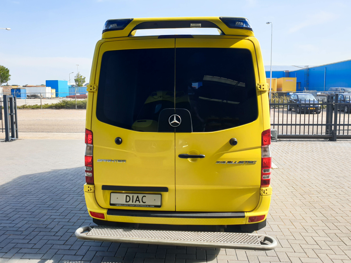 Mercedes-Benz Sprinter 316 CDI Ambulance - Back Side
