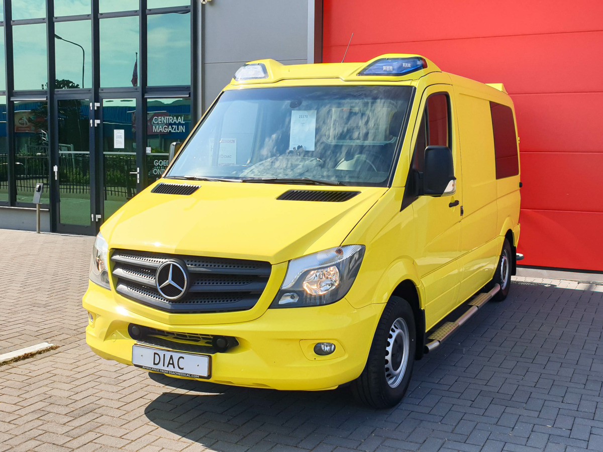 Mercedes-Benz Sprinter 316 CDI Ambulance - Front 2