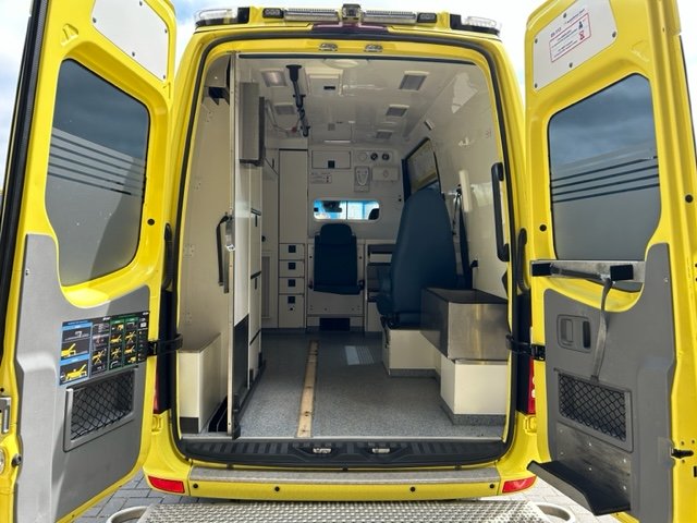 Mercedes-Benz 319 Sprinter CDI Ambulance – 2016 (23205)