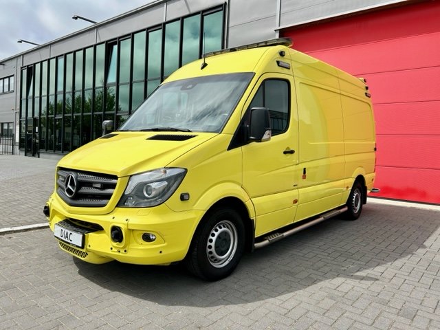 Mercedes-Benz 319 CDI Diesel Ambulance Container – 2016 (23225)