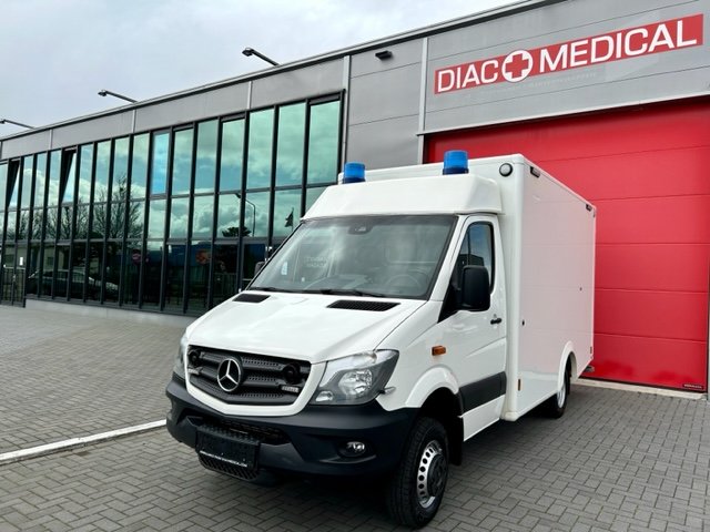 Mercedes-Benz 519 Cdi Diesel 4×4 Container Ambulance – 2017 (23170)