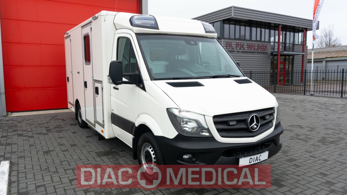 Mercedes-Benz 416 CDI Diesel Ambulance Container - Front Left