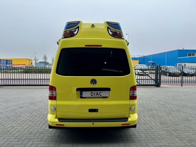 Volkswagen Transporter Kombi 2.5 TDI Ambulancee – 2009 (23045)