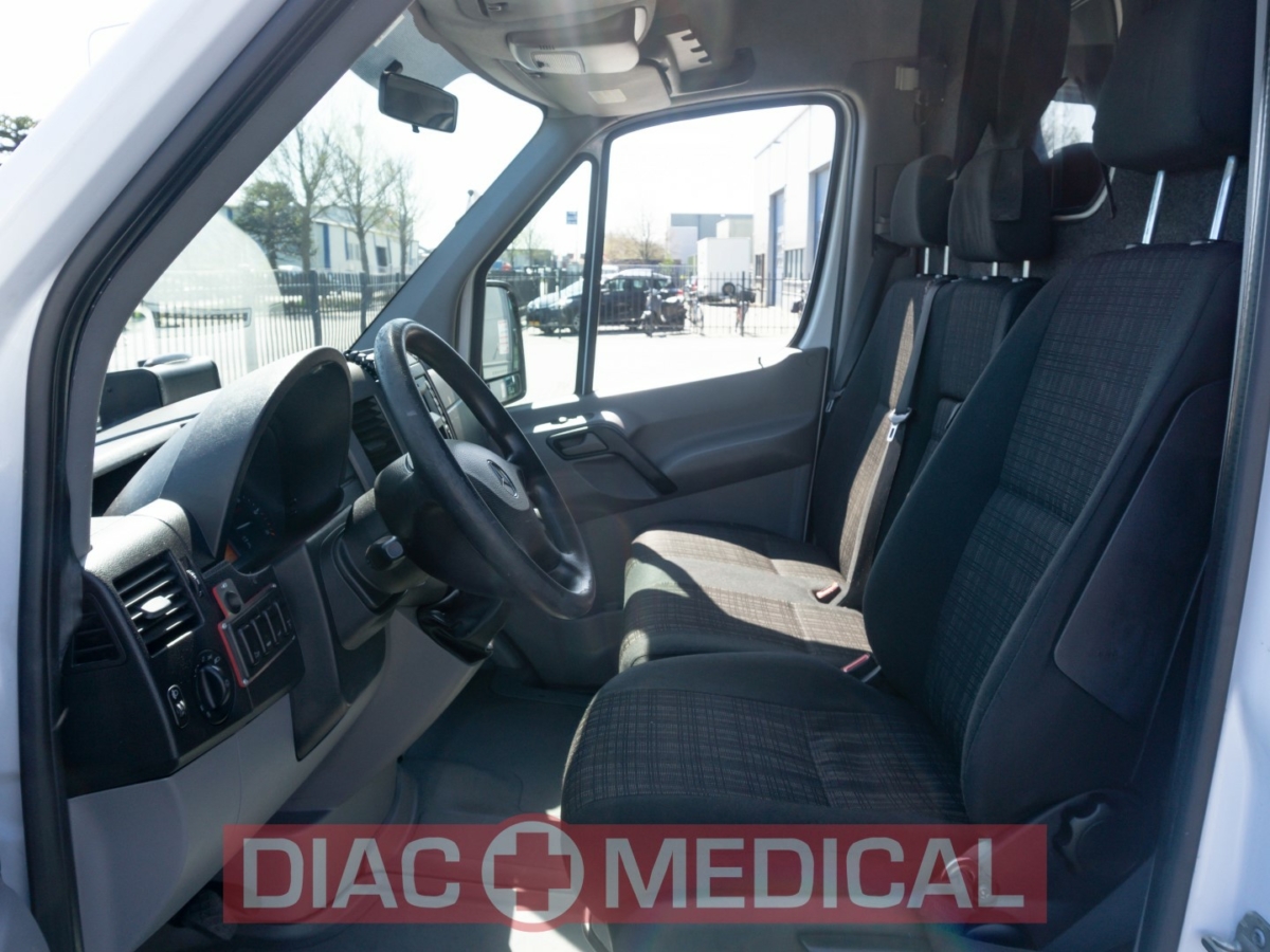 Mercedes-Benz Sprinter 319 CDI Furgon Ambulance – 2015 (22105)