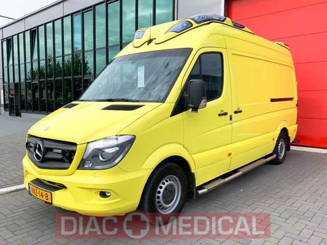 Mercedes-Benz Sprinter L2H2 Ambulance – 2014 (22160)