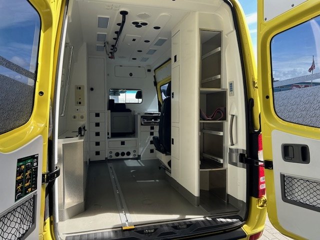 Mercedes-Benz Sprinter 319 CDI Ambulance L2H2- 2018 (24070)