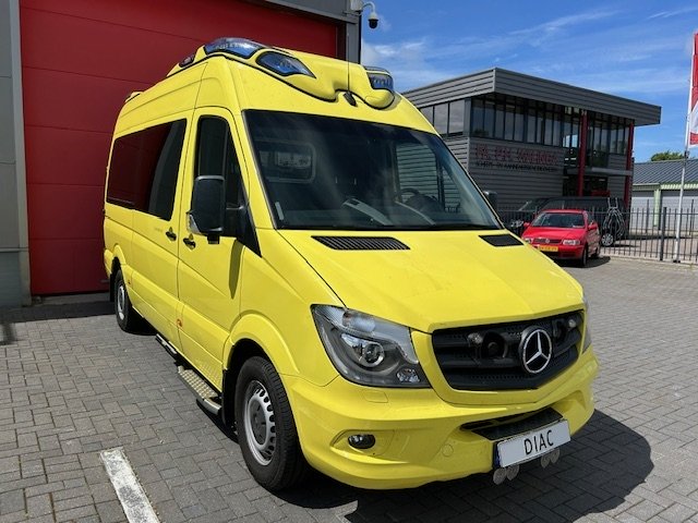 Mercedes-Benz Sprinter 319 CDI Krankenwagen L2H2- 2018 (24070)