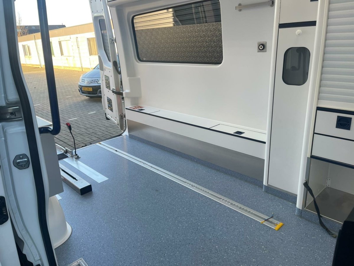 Volkswagen CRAFTER 4×2 Ambulance – 2019 (22270)