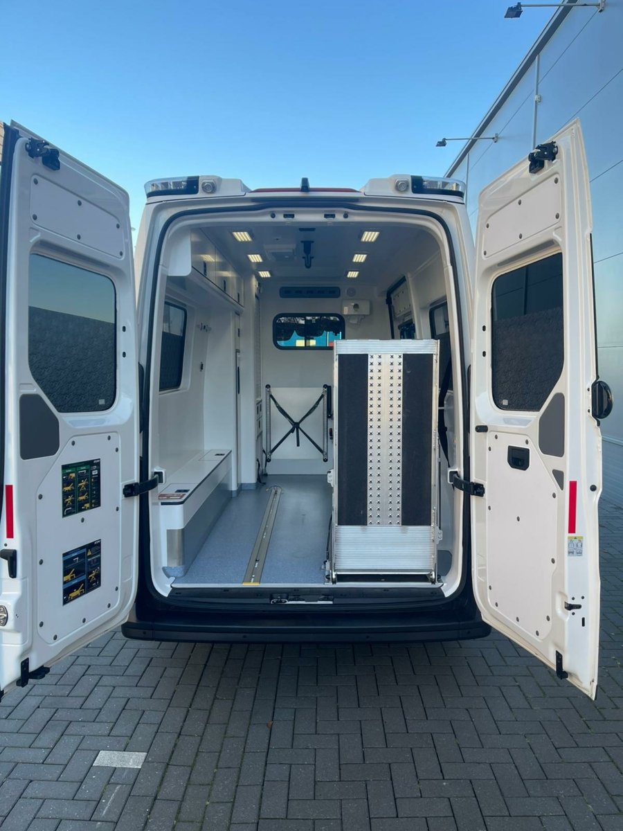 Volkswagen CRAFTER 4×2 Ambulance – 2019 (22270)