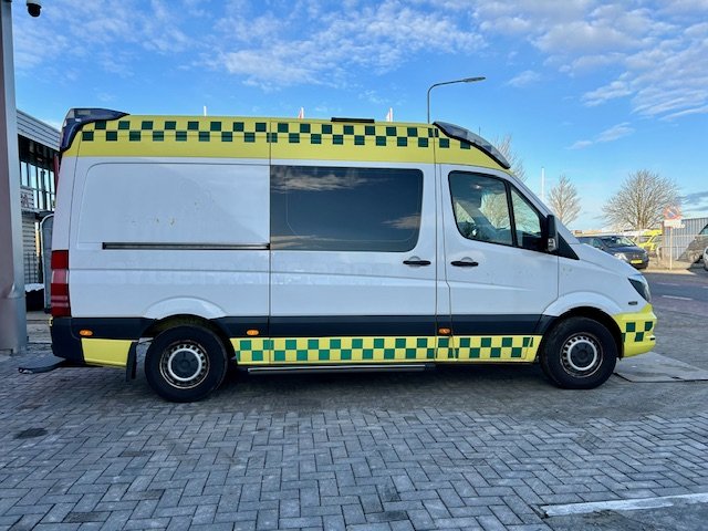 Mercedes-Benz 316 CDI Ambulance L2H2 – 2015 (23385)