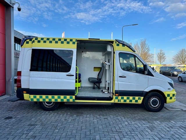 Mercedes-Benz 316 CDI Ambulance L2H2 – 2015 (23385)