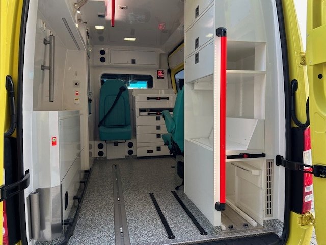 Mercedes-Benz Sprinter 319 CDI Ambulance L2H2- 2018 (23375)