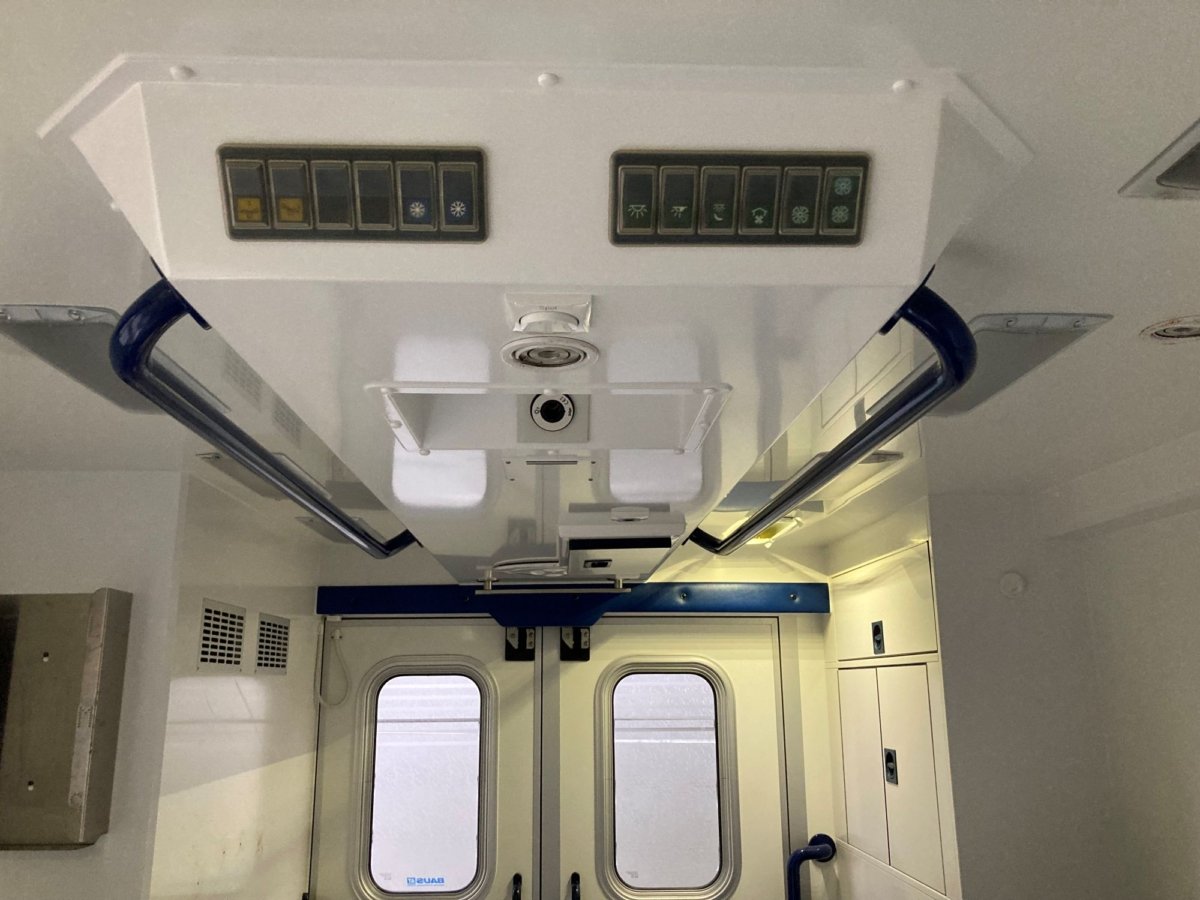 Mercedes-Benz 416 CDI Diesel Ambulance Container – 2017 (24120)