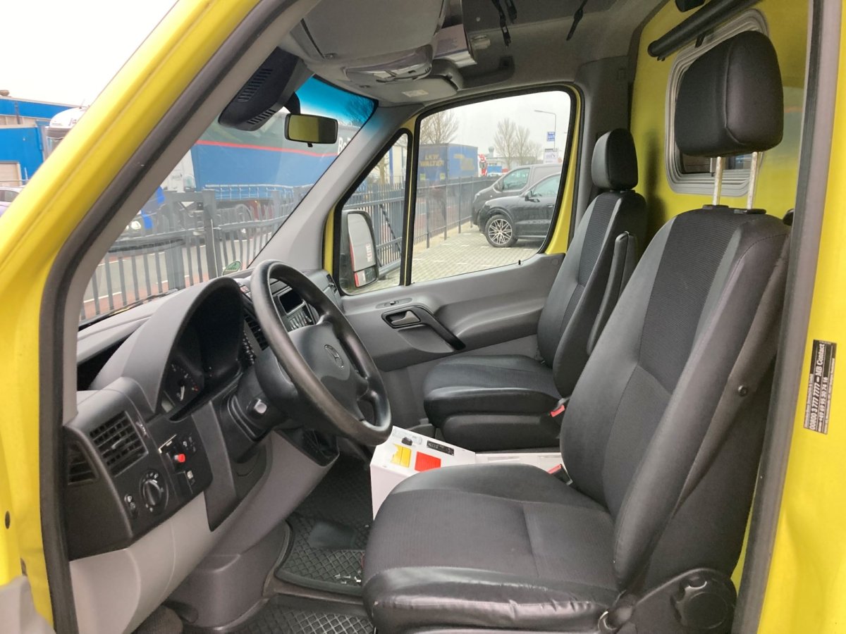 Mercedes-Benz 416 CDI Diesel Ambulance Container – 2017 (24120)