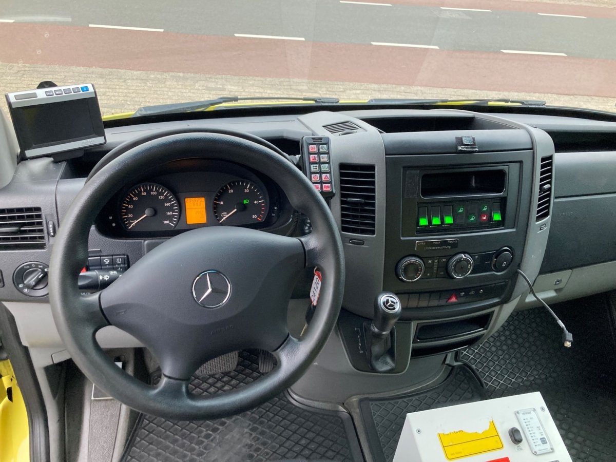 Mercedes-Benz 416 CDI Diesel Ambulance Container – 2017 (24120)