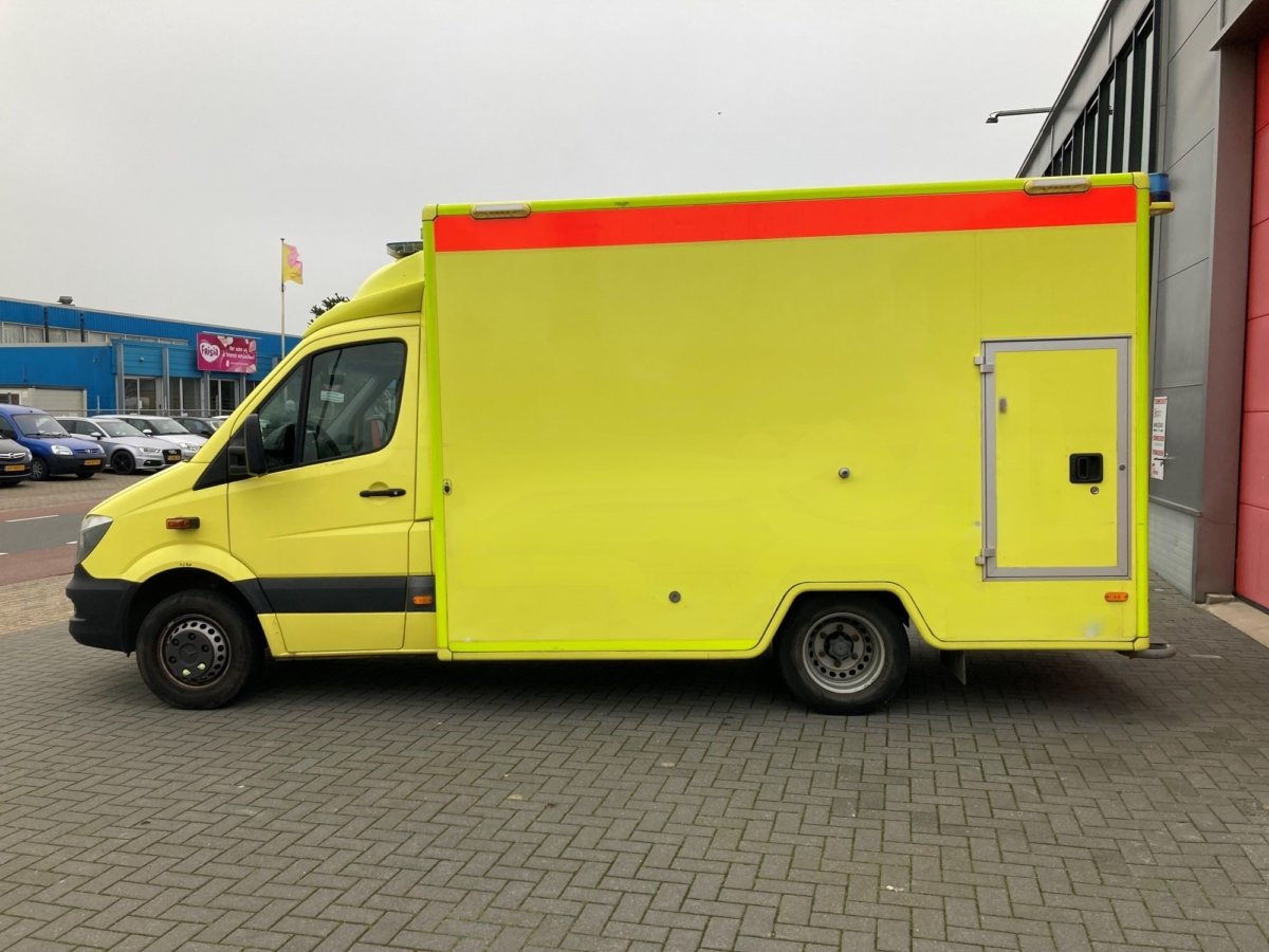 Mercedes-Benz 416 CDI Diesel Ambulance Container – 2017 (24120)