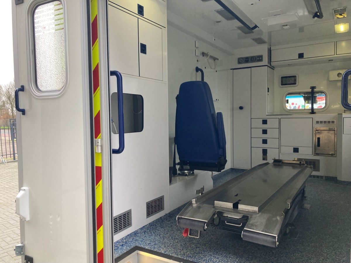 Mercedes-Benz 416 CDI Diesel Ambulance Container – 2017 (24120)