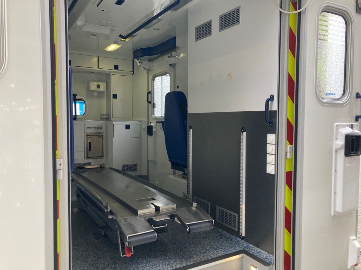 Mercedes-Benz 416 CDI Diesel Ambulance Container – 2017 (24120)