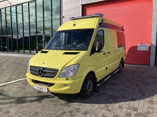 Mercedes-Benz Sprinter 319 CDI Ambulance L2H2- 2010 (25025)