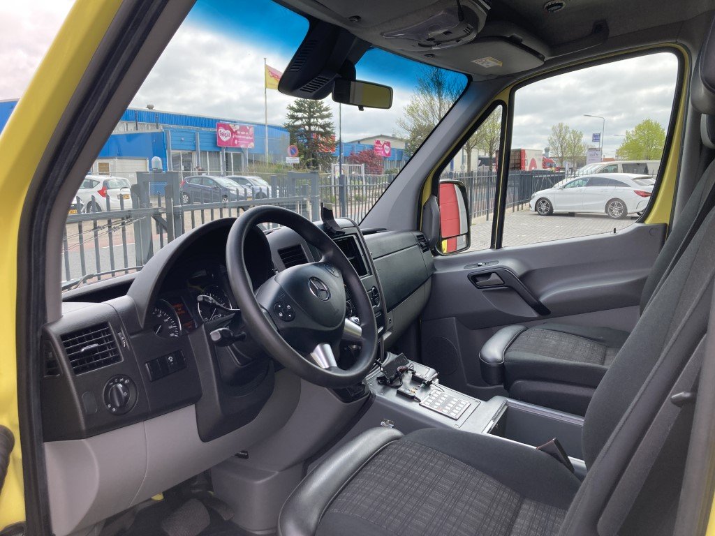 Mercedes-Benz 319 CDI Diesel Ambulance Container – 2018 (25040)