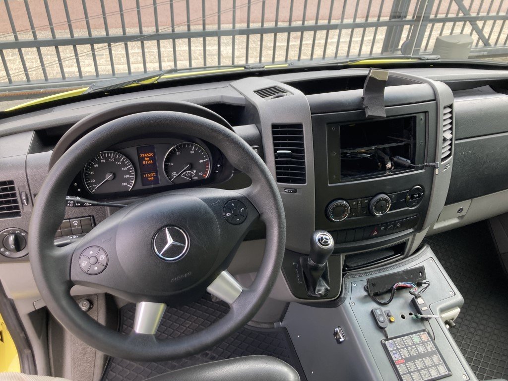 Mercedes-Benz 319 CDI Diesel Ambulance Container – 2018 (25040)