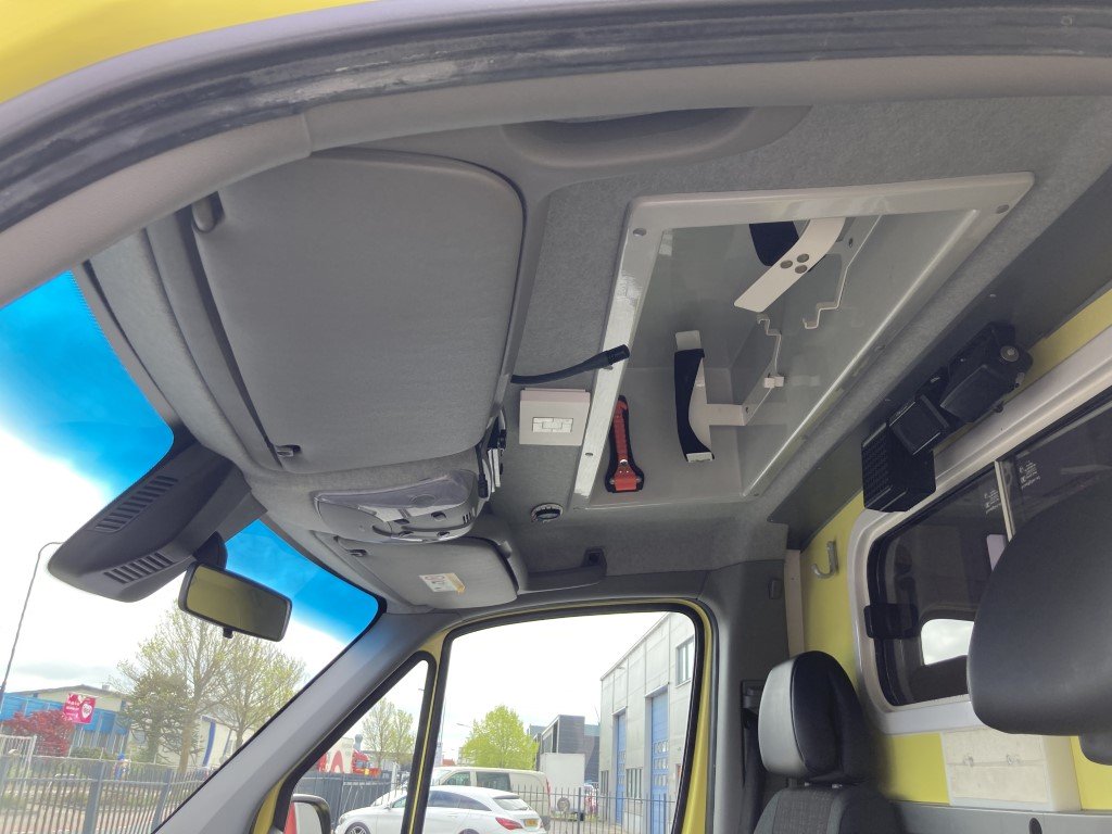 Mercedes-Benz 319 CDI Diesel Ambulance Container – 2018 (25040)