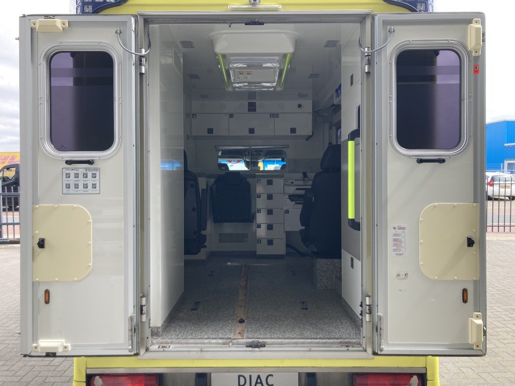 Mercedes-Benz 319 CDI Diesel Ambulance Container – 2018 (25040)