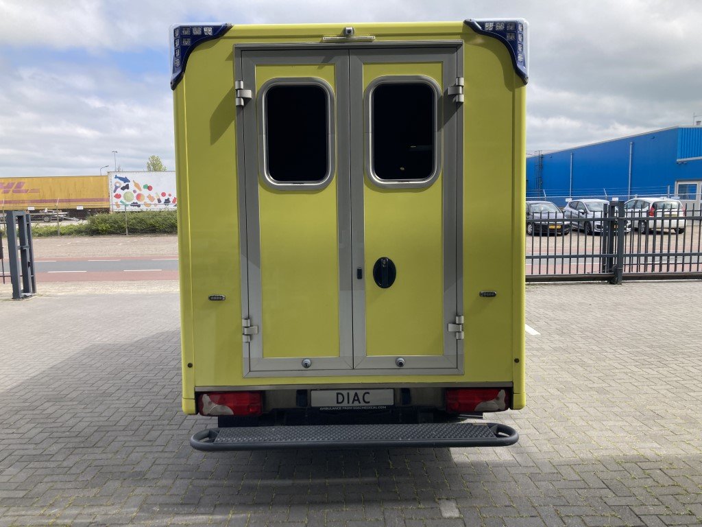 Mercedes-Benz 319 CDI Diesel Ambulance Container – 2018 (25040)