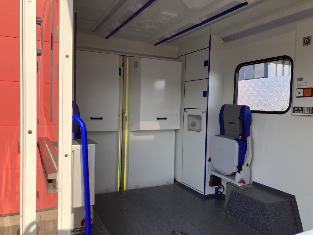 Mercedes-Benz 419 Krankenwagen Container – 2018 (25050)