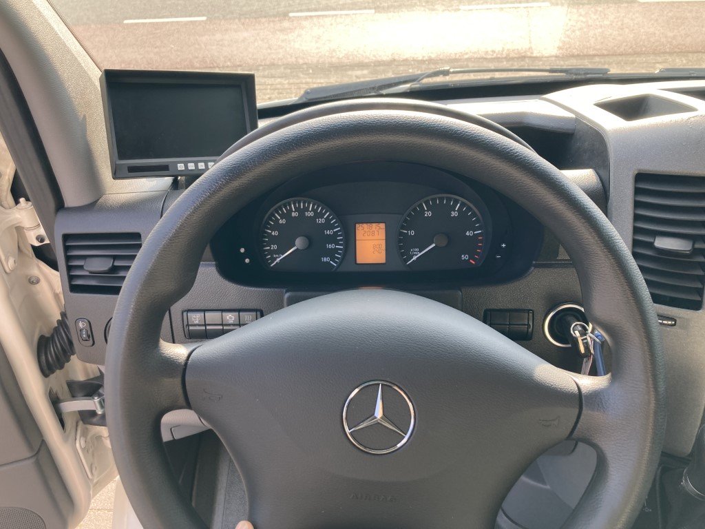 Mercedes-Benz 419 Ambulance Container – 2017 (25050)