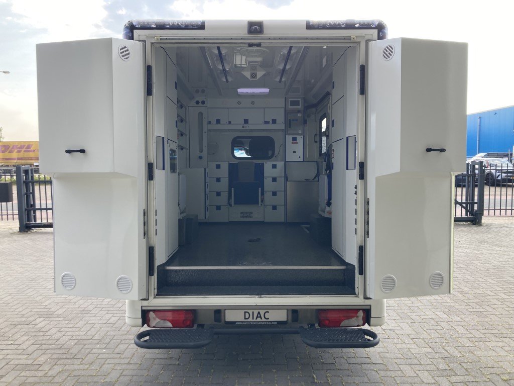 Mercedes-Benz 419 Ambulance Container – 2018 (25050)