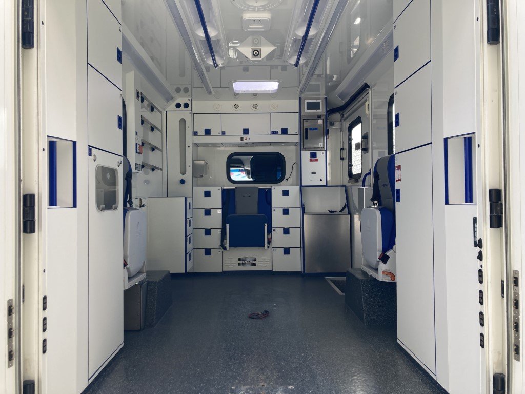 Mercedes-Benz 419 Ambulance Container – 2018 (25050)