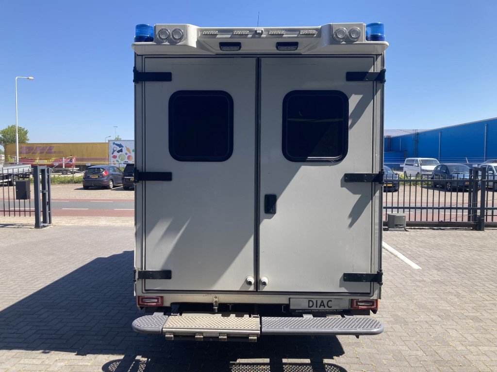 Mercedes-Benz 416 Ambulance Container – 2018 (25045)