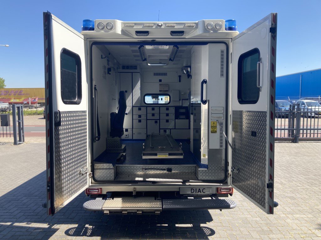 Mercedes-Benz 416 Ambulance Container – 2018 (25045)