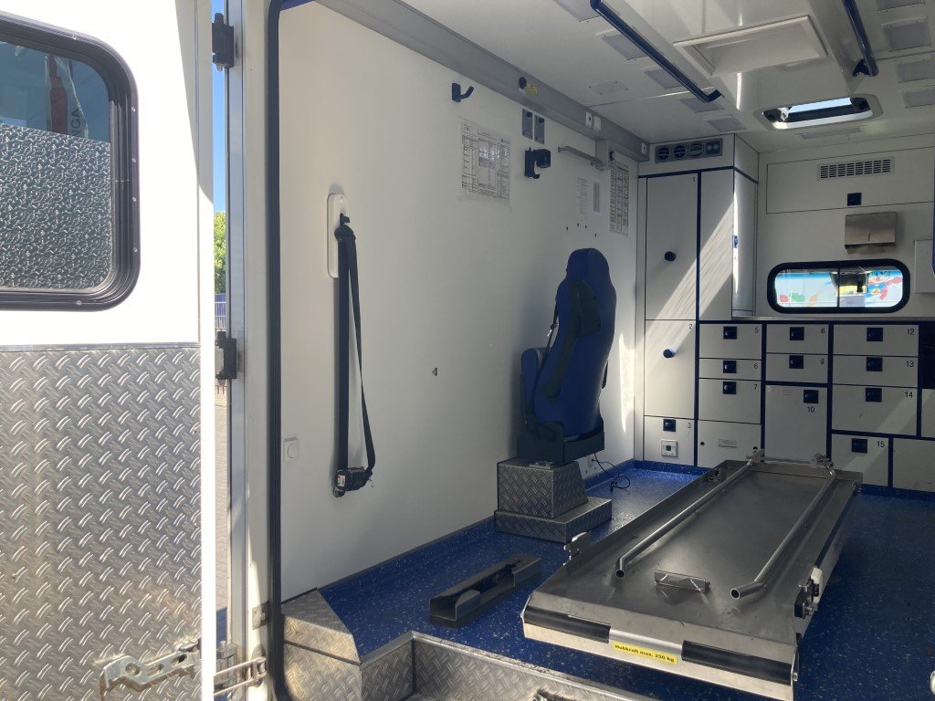 Mercedes-Benz 416 Ambulance Container – 2018 (25045)