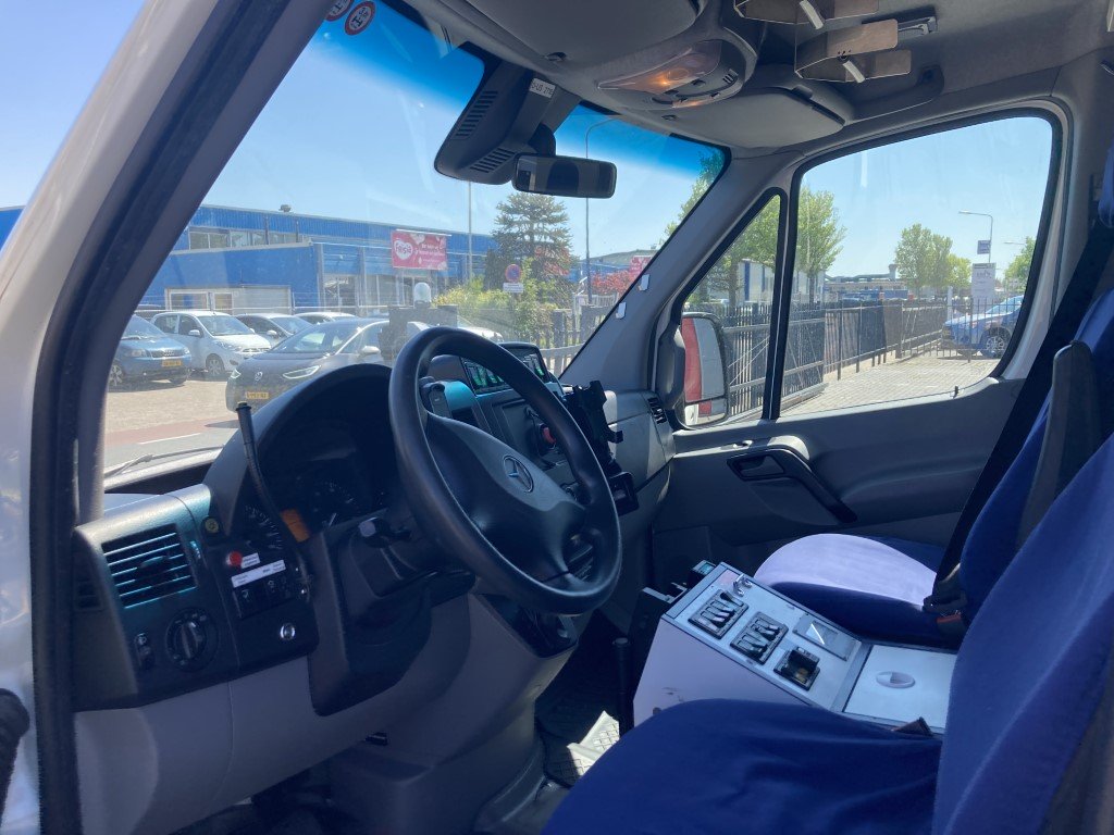 Mercedes-Benz 416 Ambulance Container – 2018 (25045)