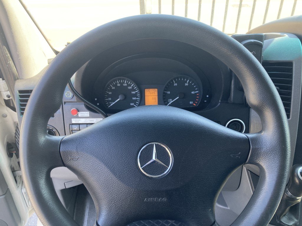 Mercedes-Benz 416 Ambulance Container – 2018 (25045)