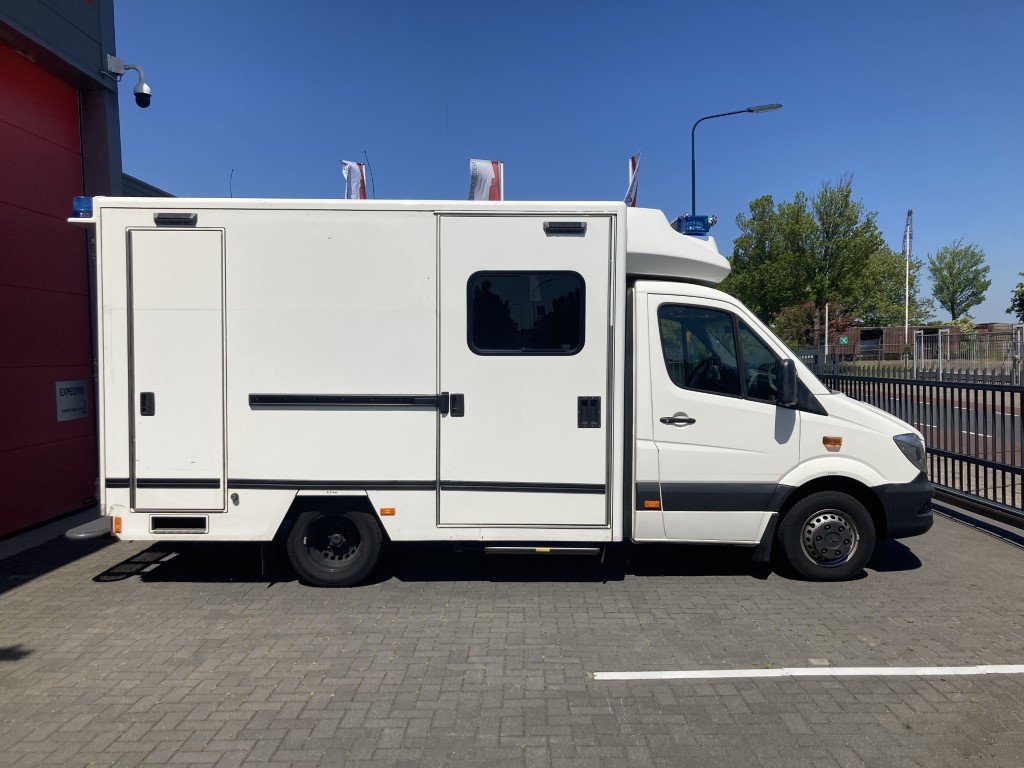 Mercedes-Benz 416 Ambulance Container – 2018 (25045)