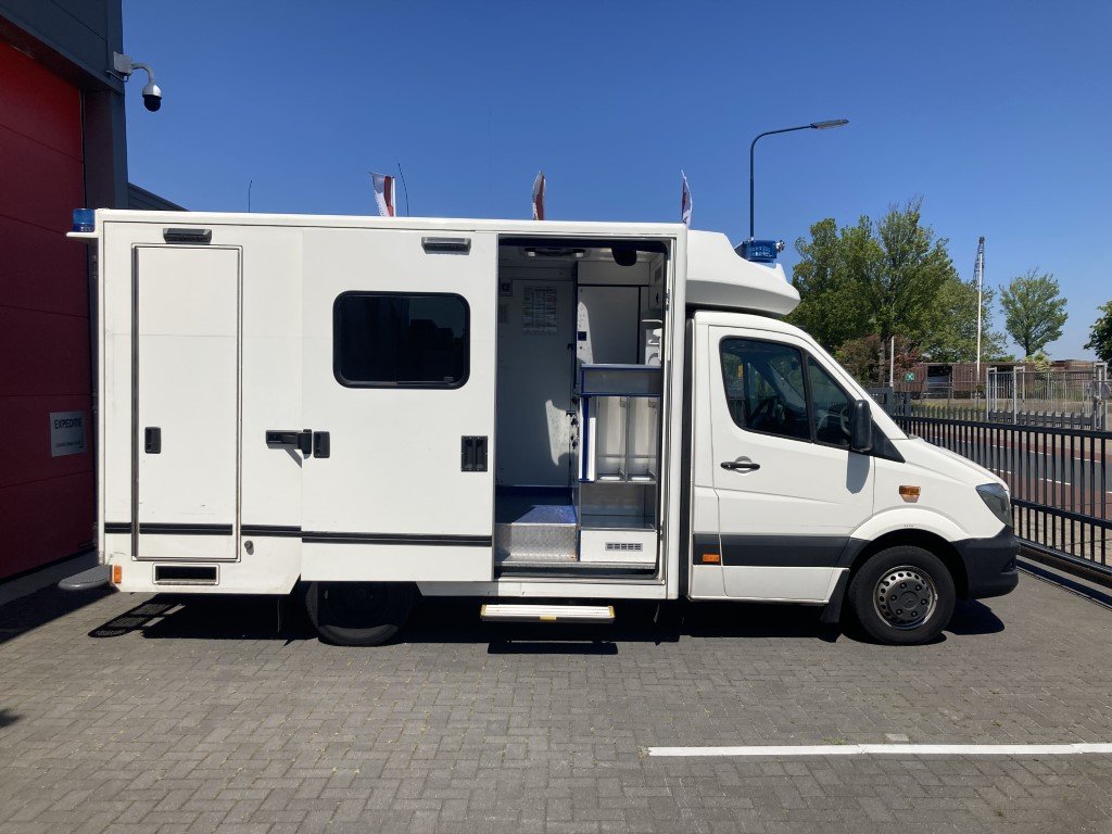 Mercedes-Benz 416 Ambulance Container – 2018 (25045)
