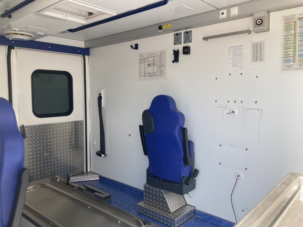 Mercedes-Benz 416 Ambulance Container – 2018 (25045)
