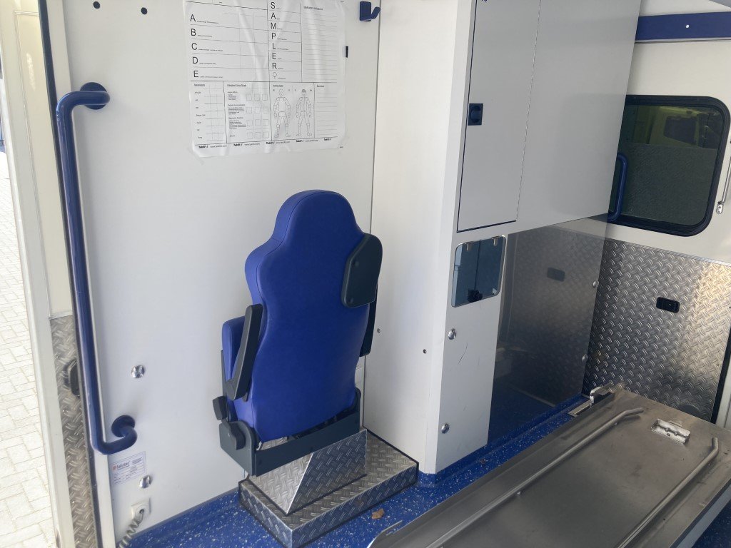 Mercedes-Benz 416 Ambulance Container – 2018 (25045)