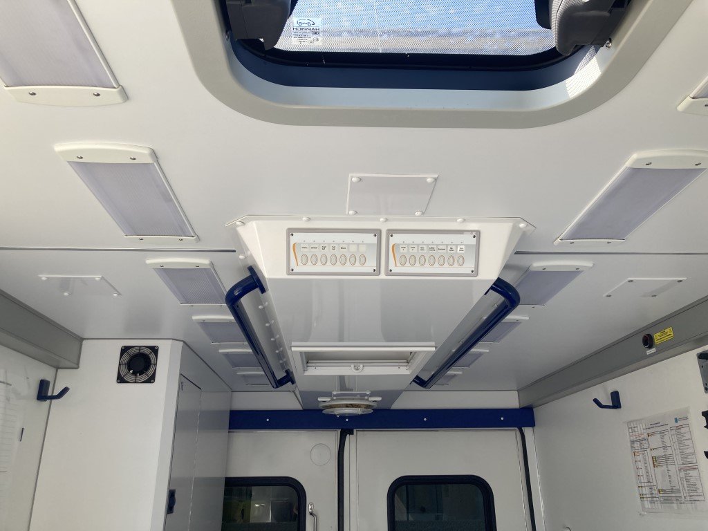 Mercedes-Benz 416 Ambulance Container – 2018 (25045)