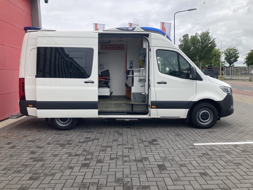 Mercedes-Benz Sprinter 416 CDI Ambulance – 2020 (25075)