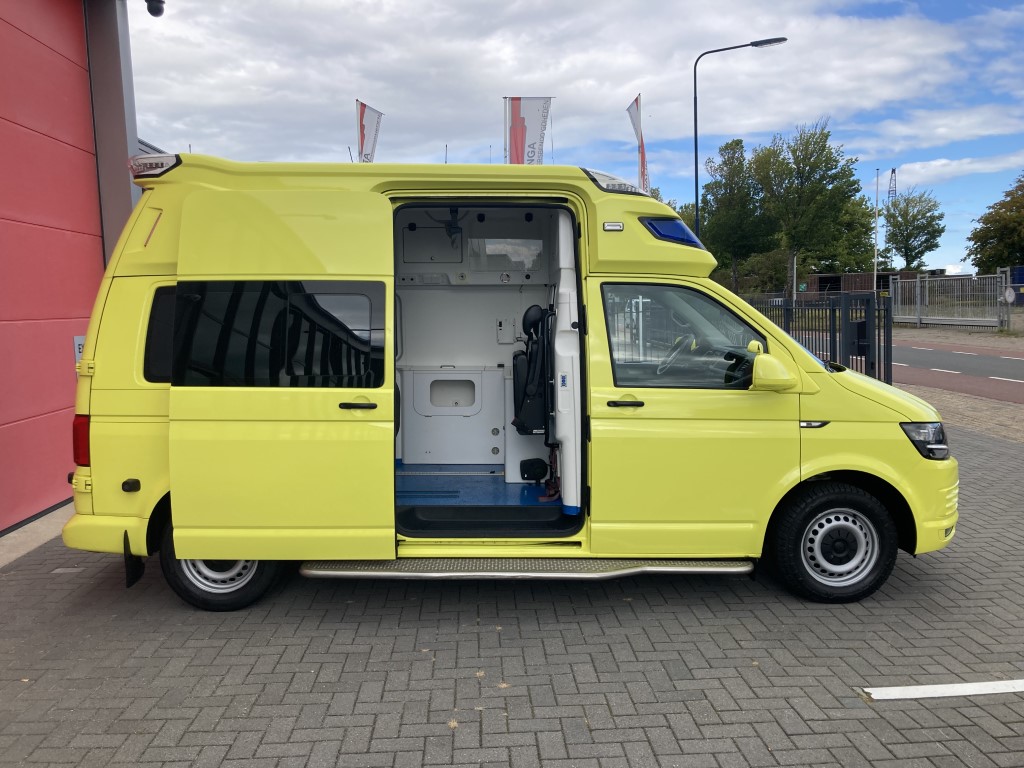 Volkswagen T6 Ambulance – 2017 (25090)